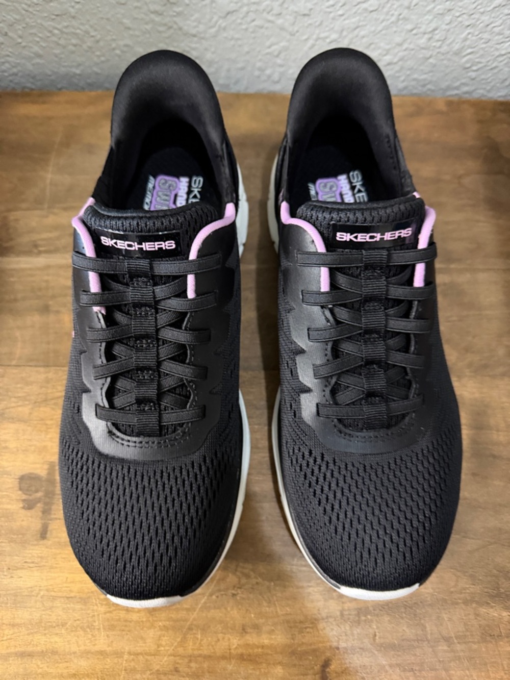 Skechers Swift Fit Women’s Black and Pink Athletic Slip-On Sneakers size 7 - Picture 2 of 7